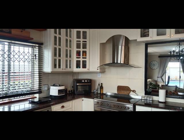 4 BEDROOM HOUSE FOR SALE IN BLUFF